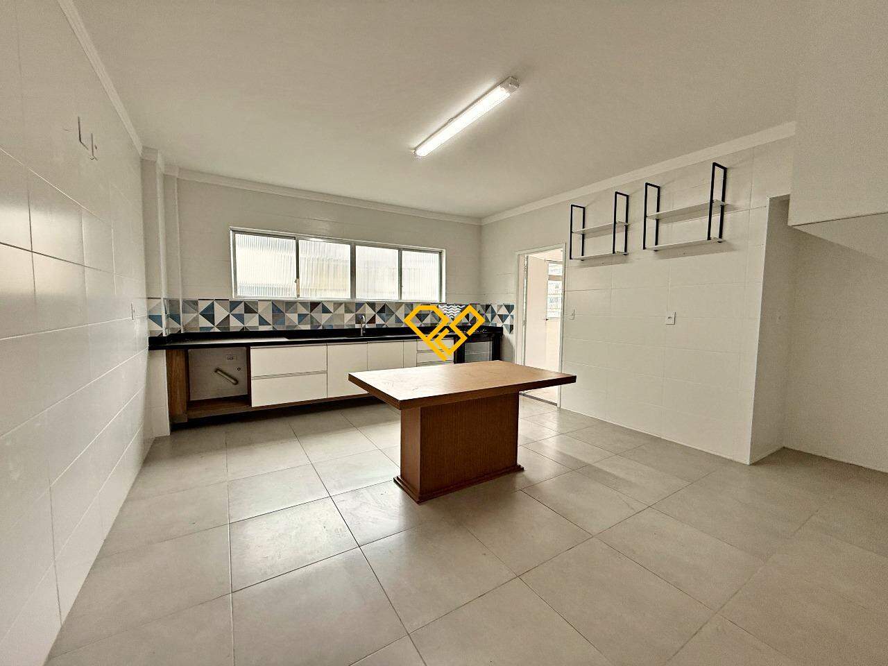 Apartamento à venda no Ponta da Praia: Cozinha