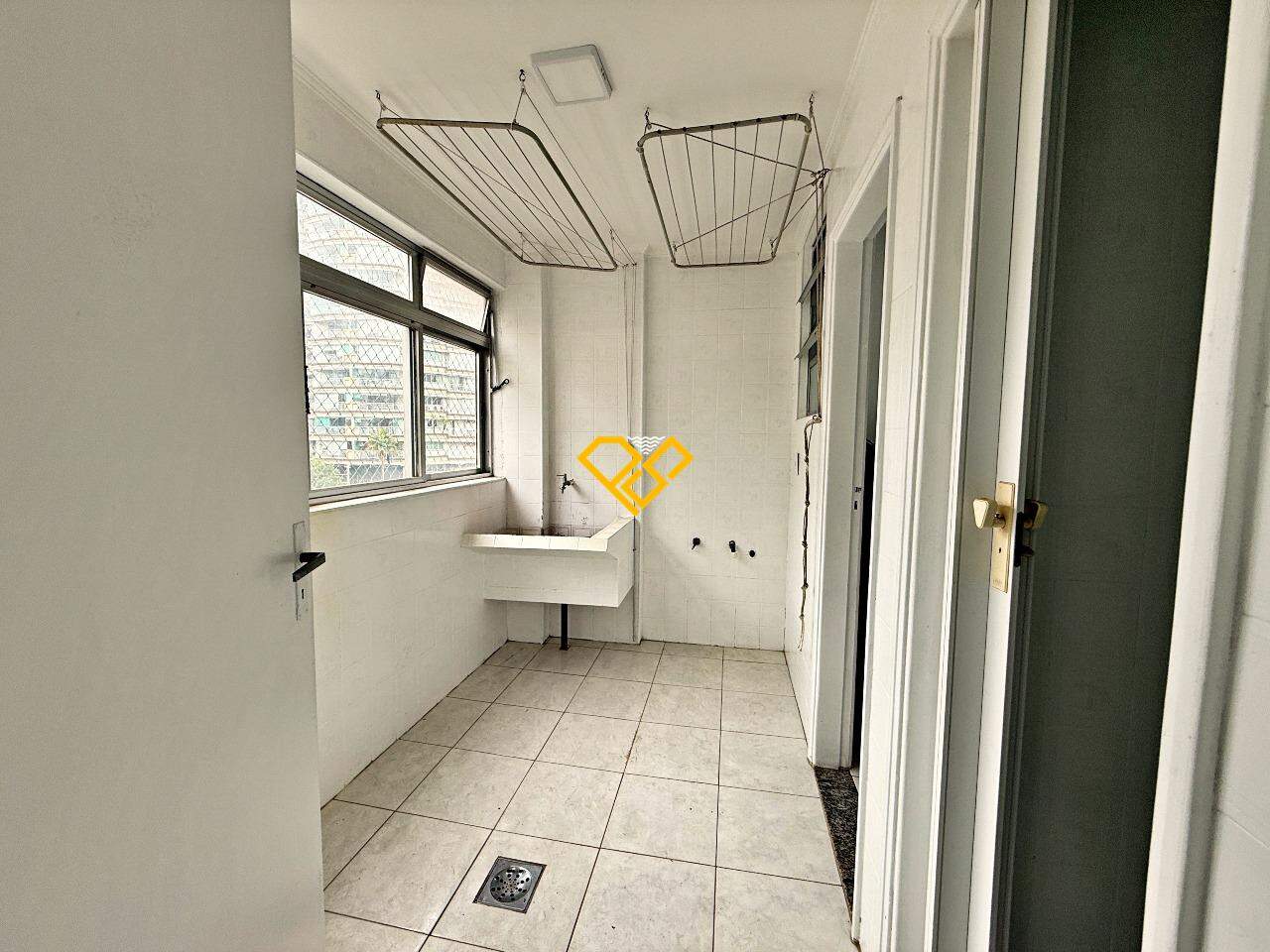 Apartamento à venda no Ponta da Praia: Área de serviço