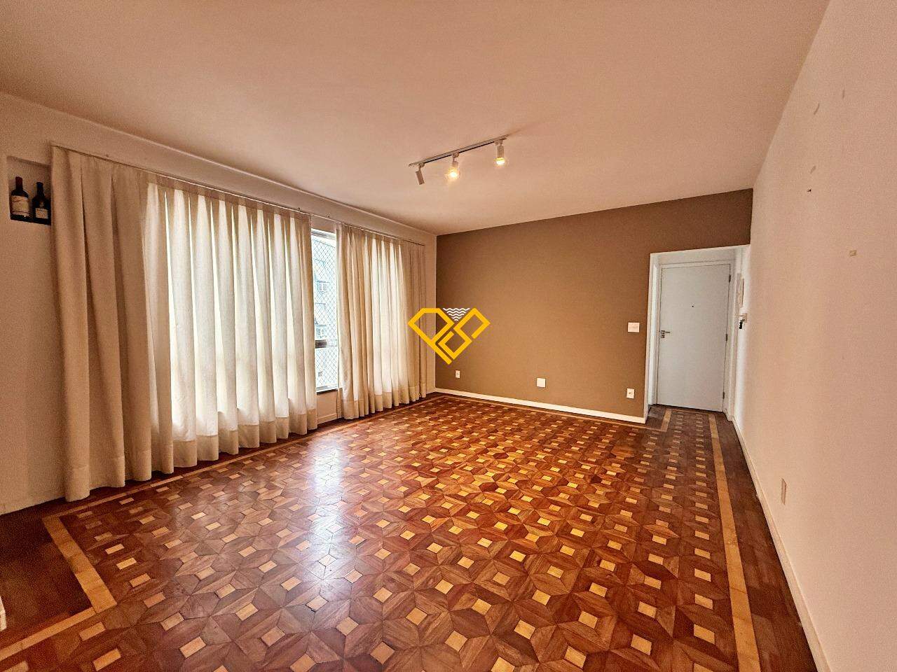 Apartamento à venda no Ponta da Praia: Sala