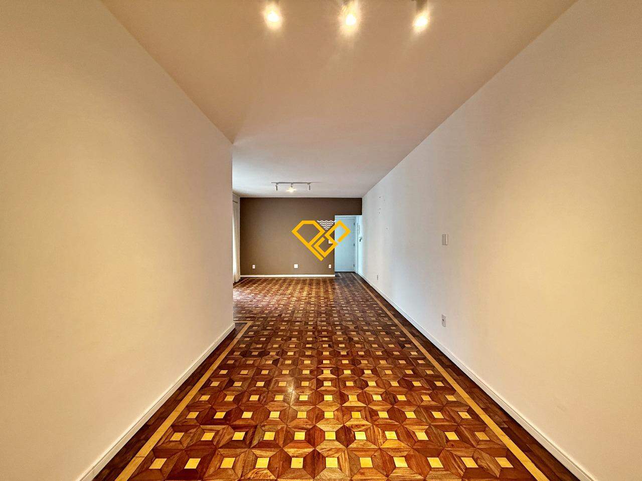Apartamento à venda no Ponta da Praia: Sala