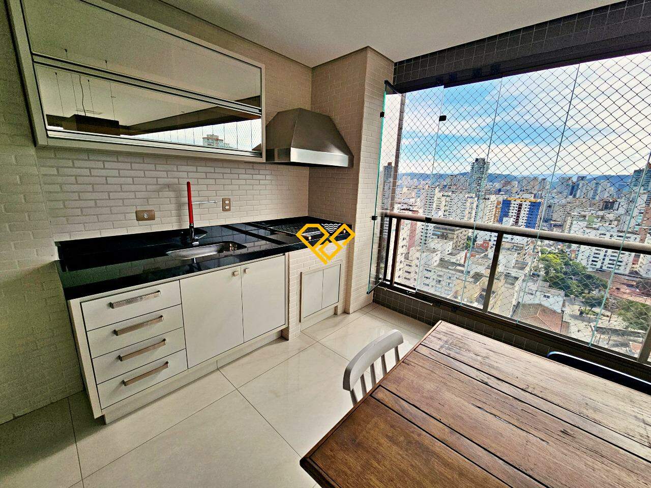 Apartamento à venda no Embaré: Varanda