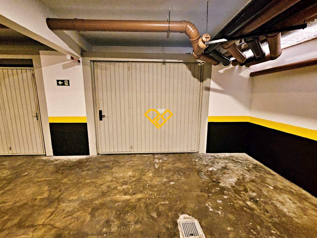 Apartamento à venda no Embaré: Garagem