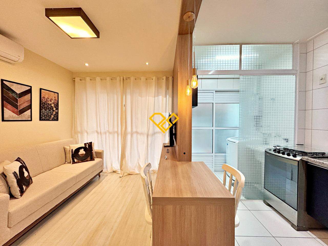 Apartamento para aluguel no Ponta da Praia: Sala e cozinha