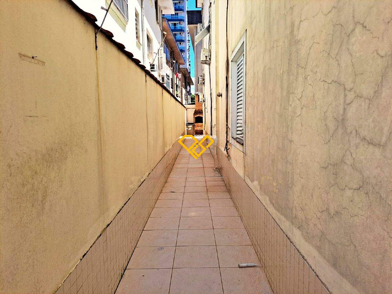 Sobreposta Baixa à venda no Boqueirão: Quintal lateral
