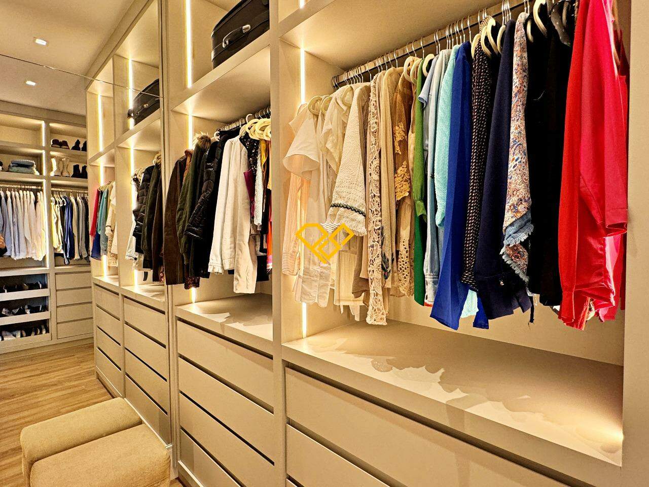 Apartamento à venda no Vila Rica: Suíte 1 - closet