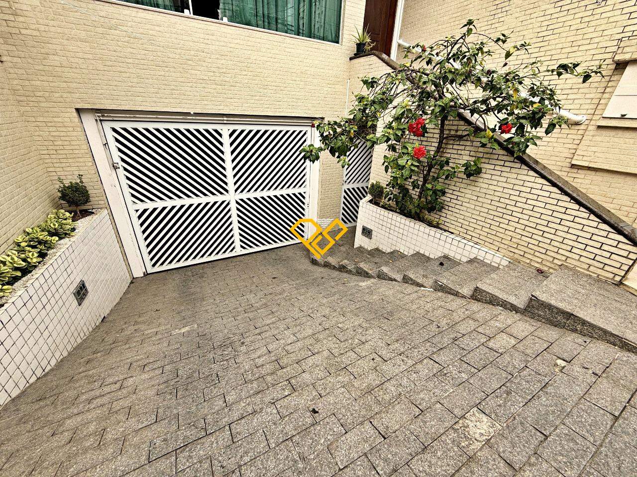 Sobreposta Alta à venda no Boqueirão: Garagem