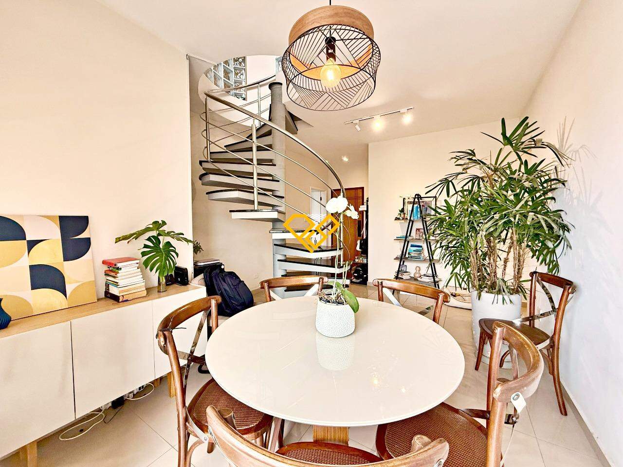 Cobertura à venda no Encruzilhada: Sala 1° piso