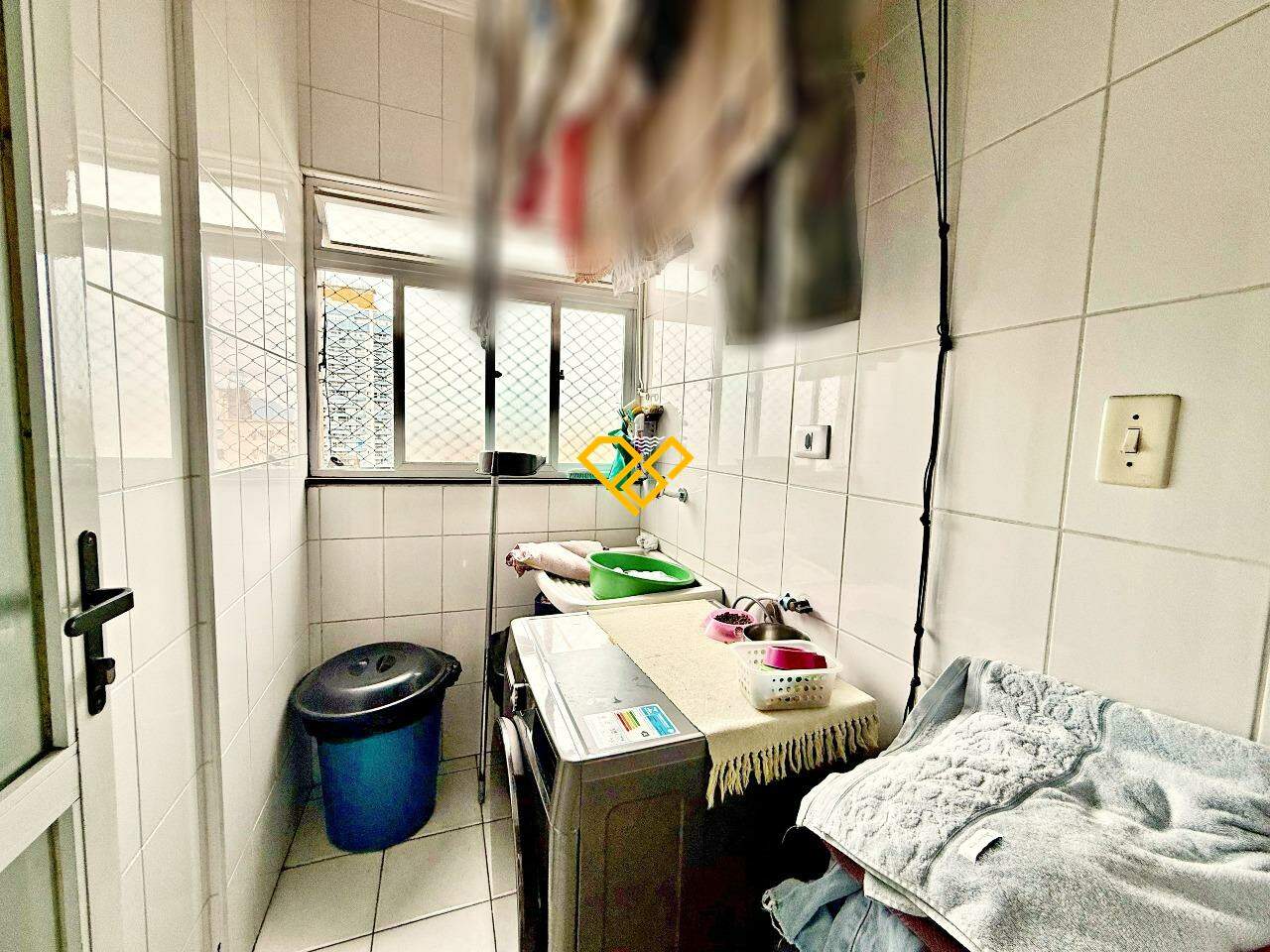 Cobertura à venda no Encruzilhada: Área de serviço