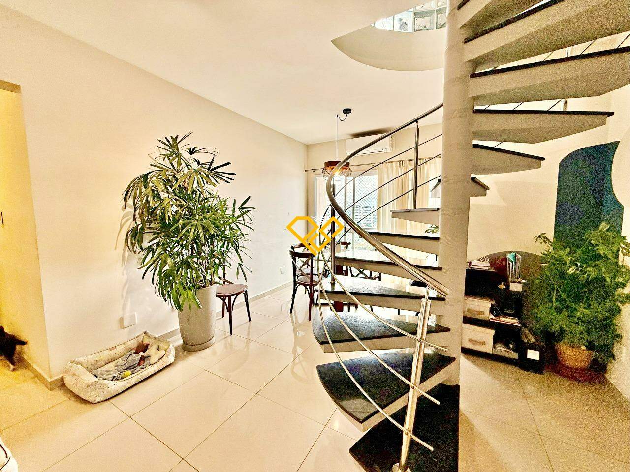 Cobertura à venda no Encruzilhada: Sala 1° piso