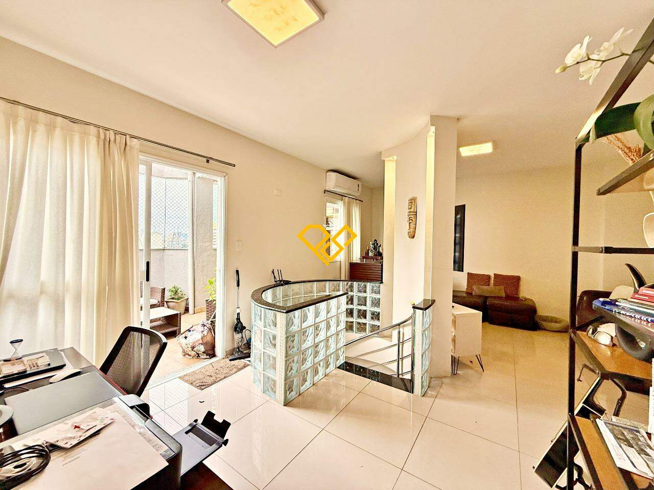 Cobertura à venda no Encruzilhada: Sala 2° piso