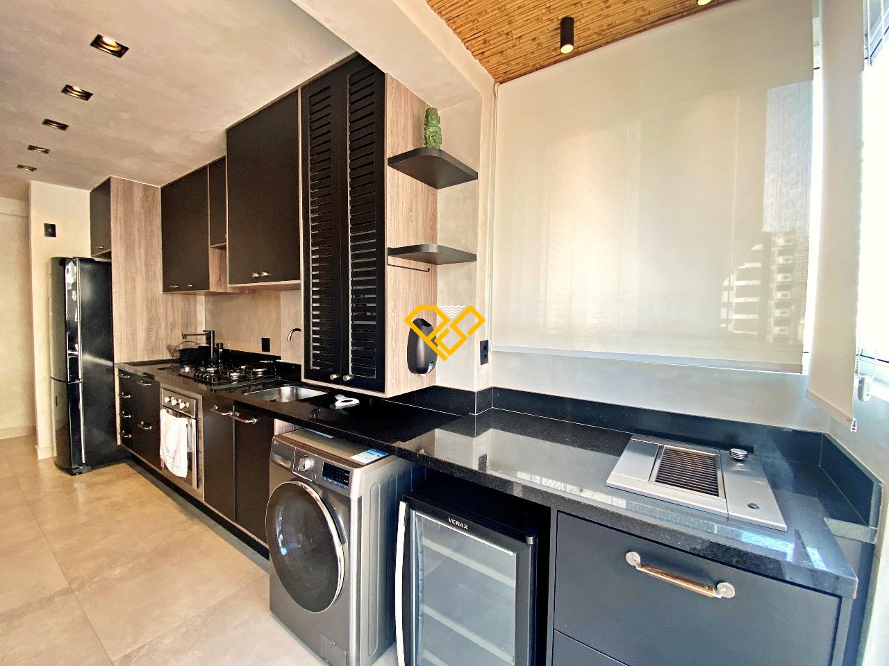 Apartamento para aluguel no Ponta da Praia: Área de serviço e cozinha