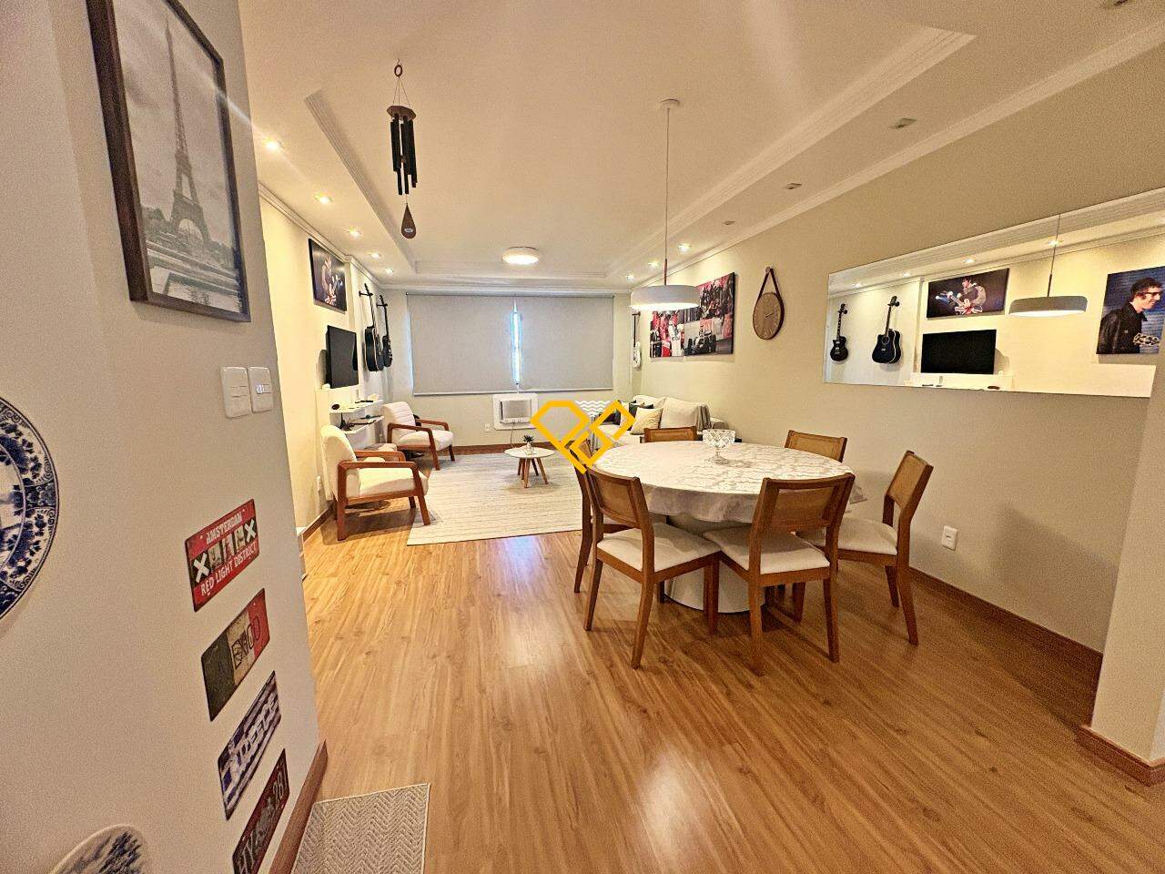 Apartamento à venda no Ponta da Praia: Sala