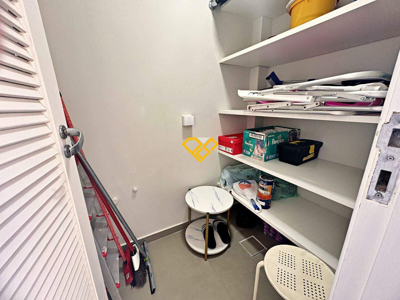 Apartamento à venda no Ponta da Praia: Despensa