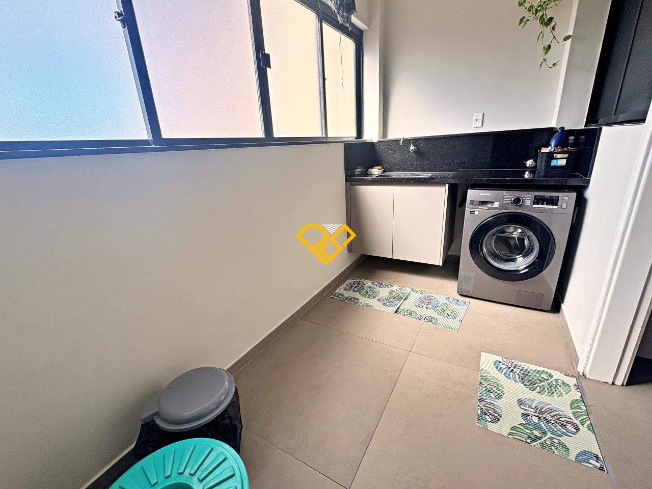 Apartamento à venda no Ponta da Praia: Área de serviço