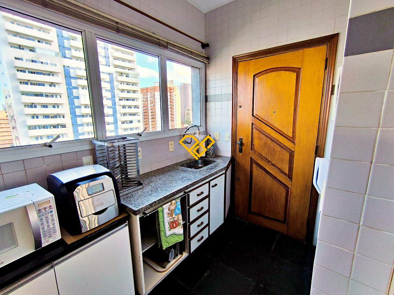 Cobertura à venda no Boqueirão: Entrada de serviço