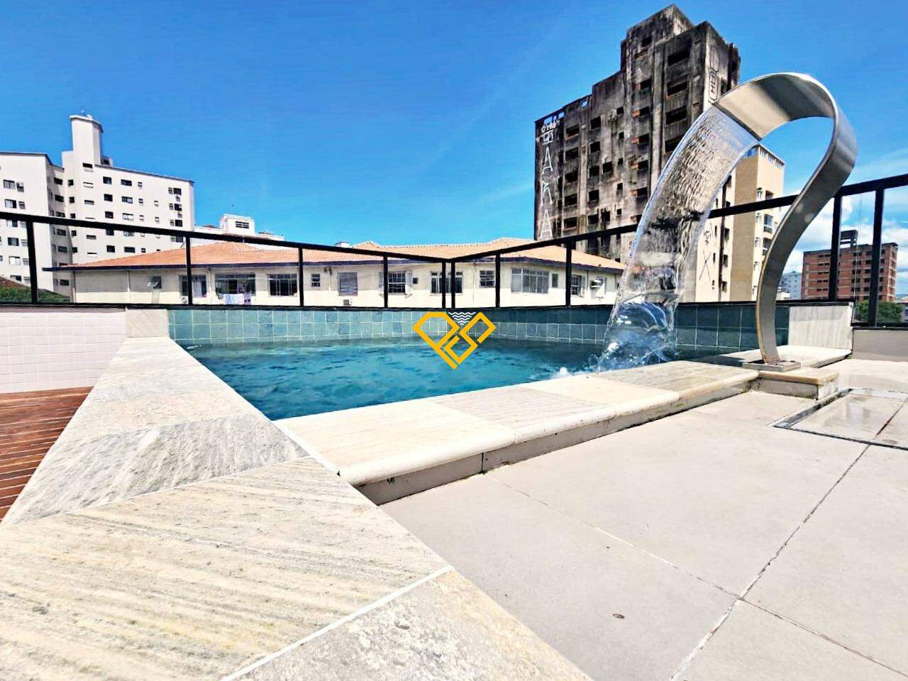 Sobreposta Alta à venda no Embaré: Piscina