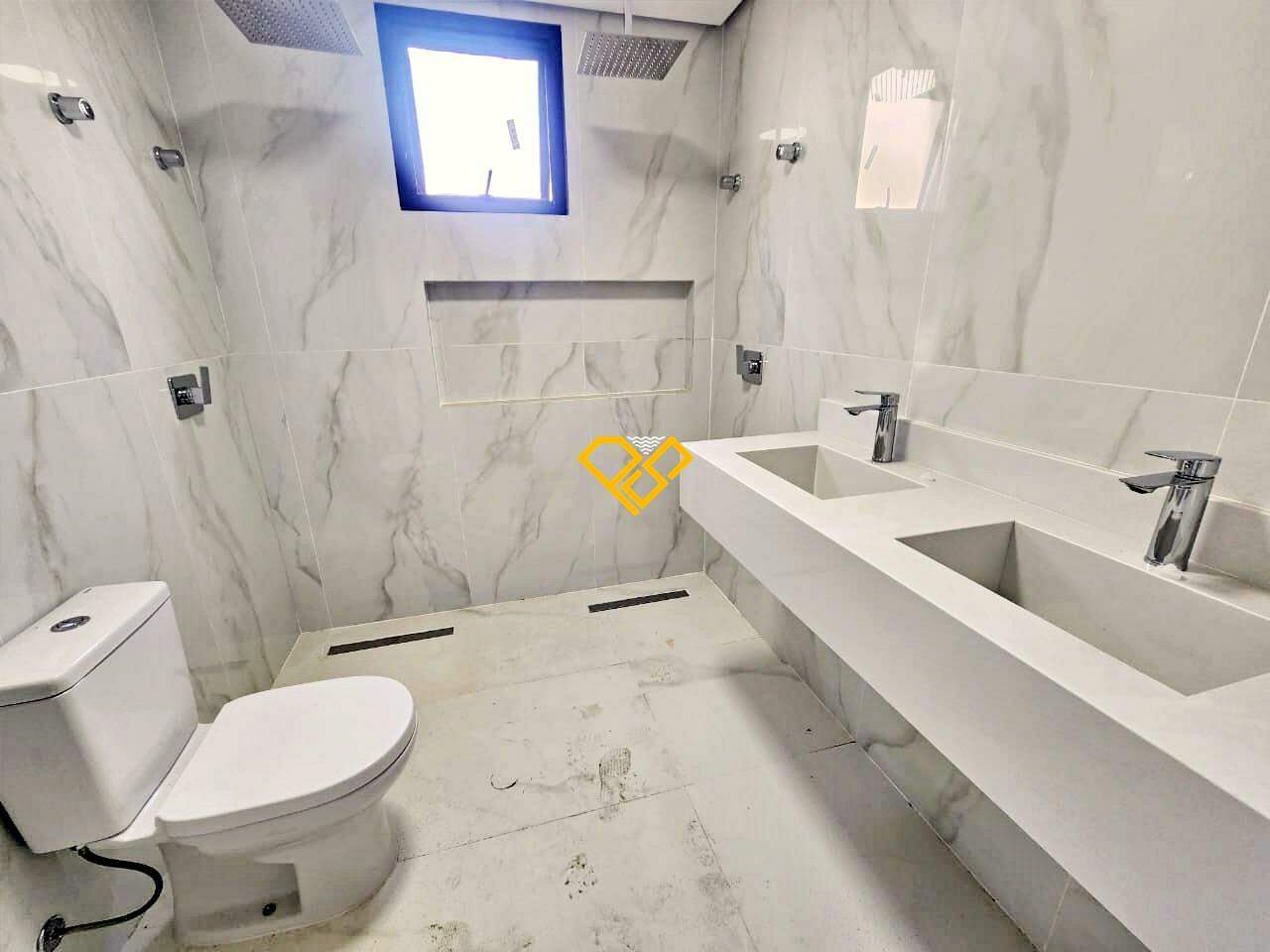 Sobreposta Alta à venda no Embaré: Wc suíte 2