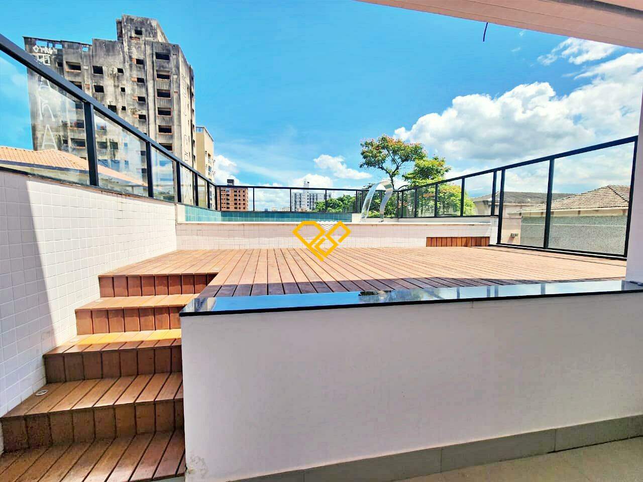 Sobreposta Alta à venda no Embaré: Piscina e deck