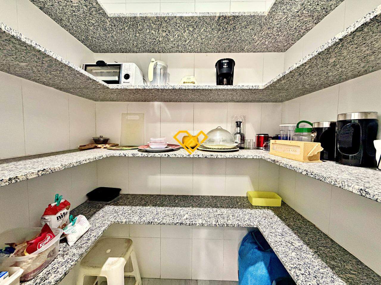 Apartamento à venda no Embaré: Despensa