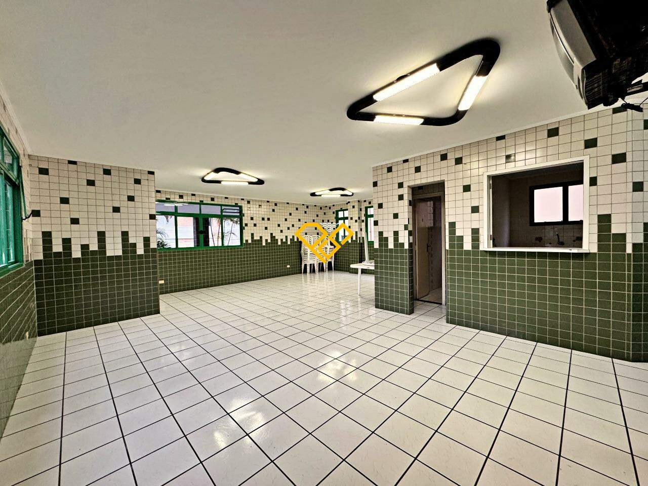 Apartamento à venda no Embaré: Lazer - salão de festas