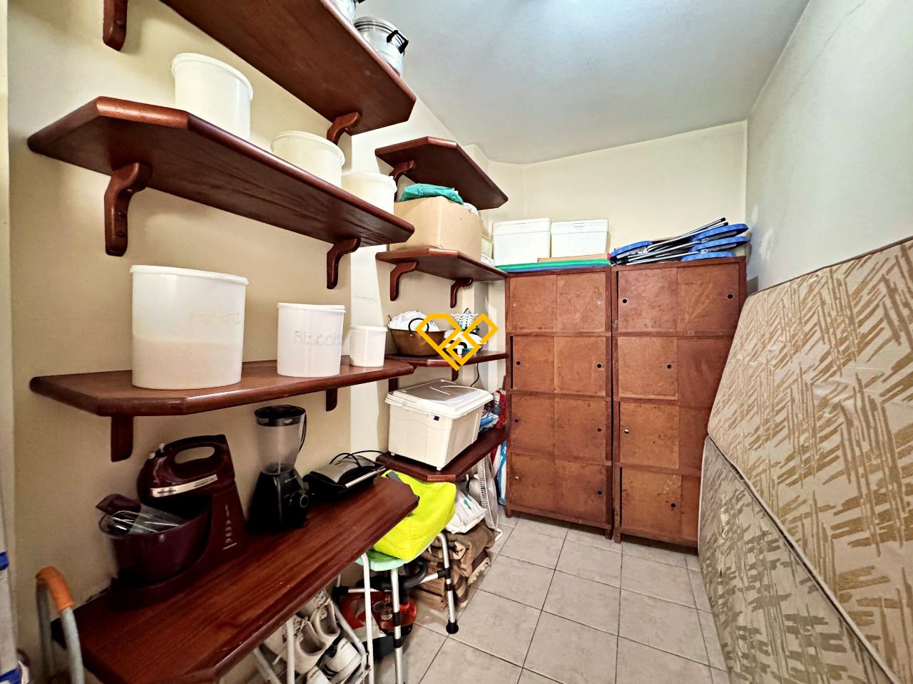 Apartamento à venda no Ponta da Praia: Dependência