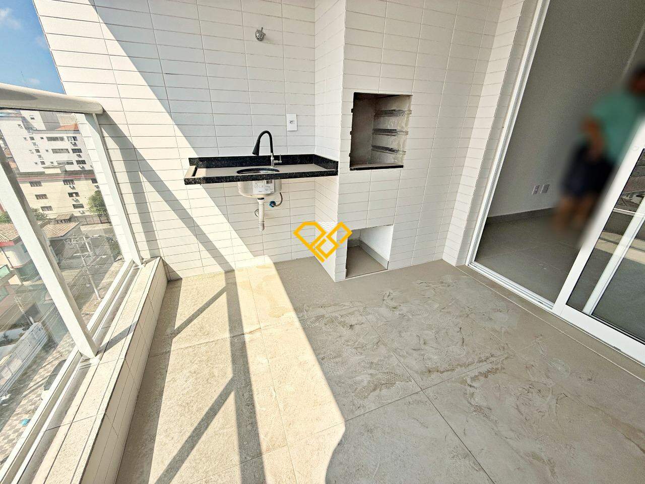 Apartamento à venda no Ponta da Praia: Varanda com churrasqueira