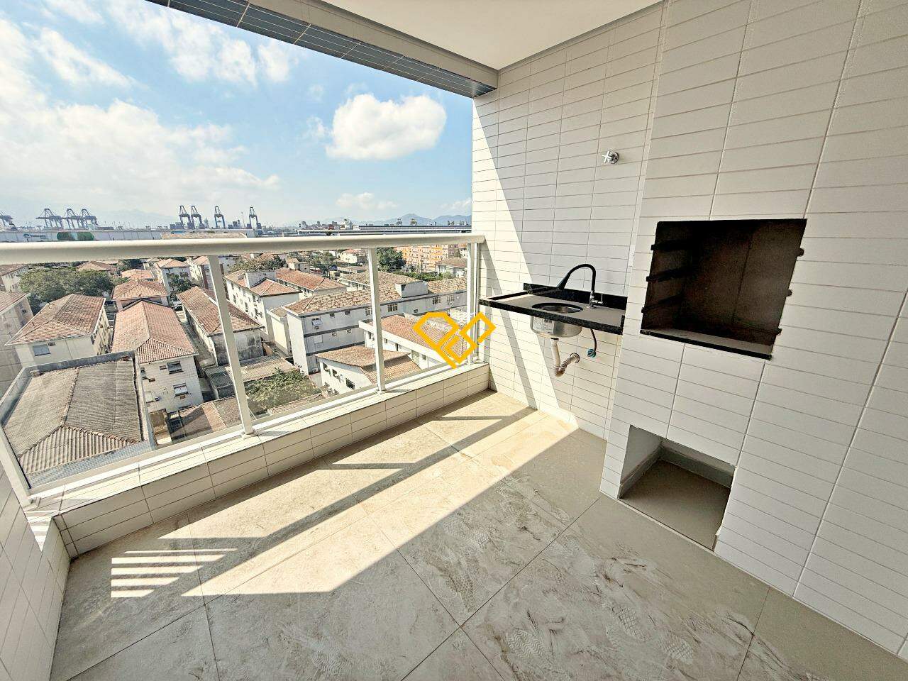 Apartamento à venda no Ponta da Praia: Varanda com churrasqueira