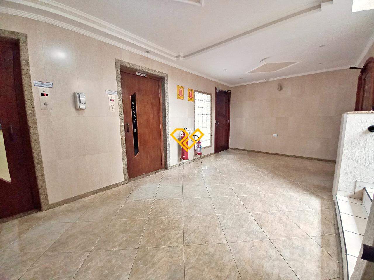 Apartamento à venda no Encruzilhada: Hall social do condomínio