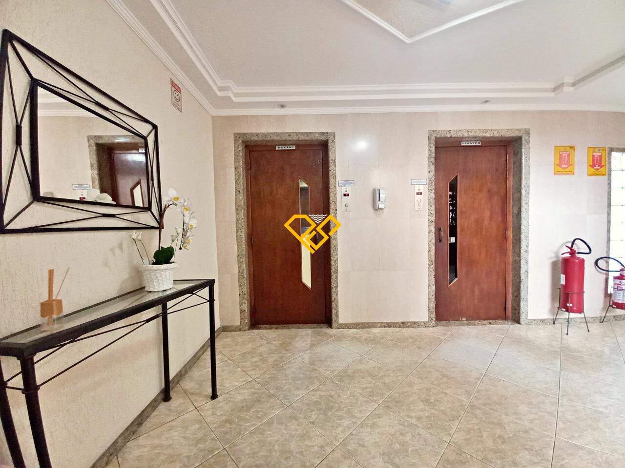 Apartamento à venda no Encruzilhada: Hall social do condomínio