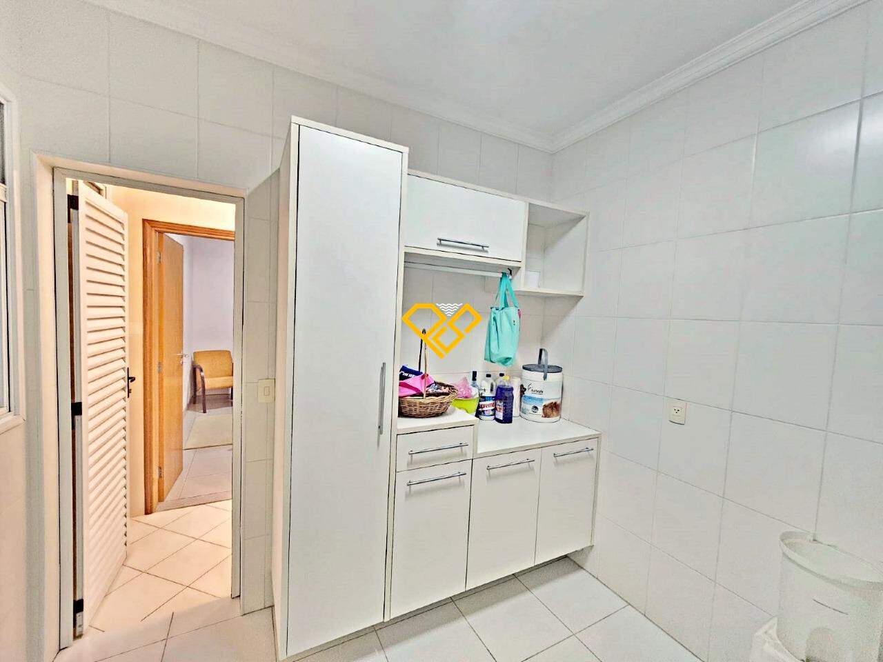 Apartamento à venda no Embaré: Dependência