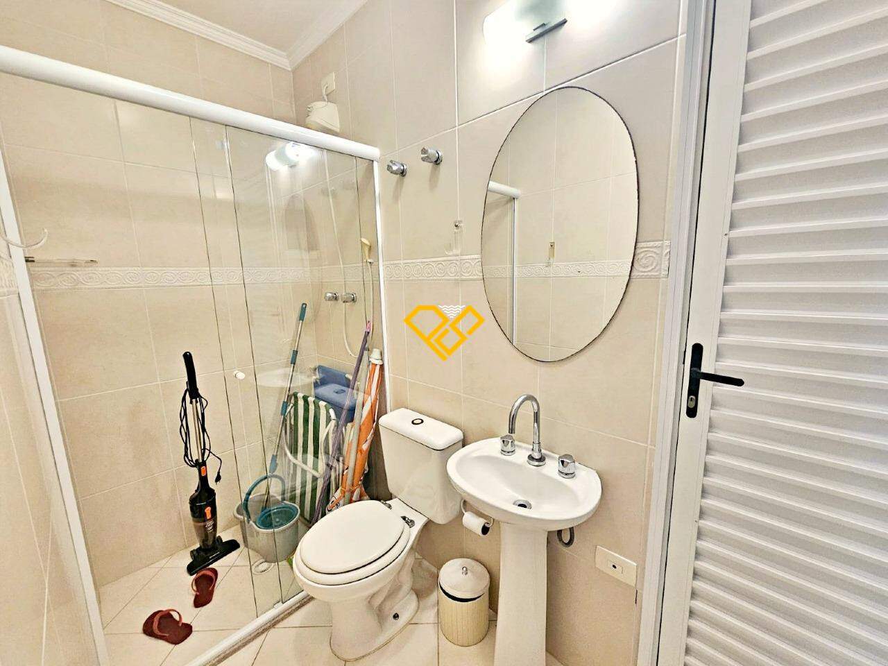 Apartamento à venda no Embaré: Wc de serviço