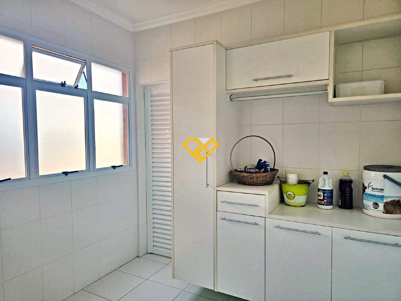 Apartamento à venda no Embaré: Dependêmcia