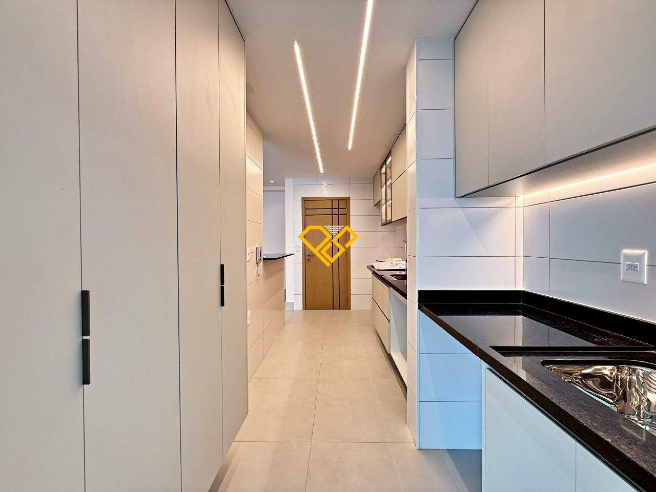 Apartamento à venda no Aparecida: Área de serviço e cozinha
