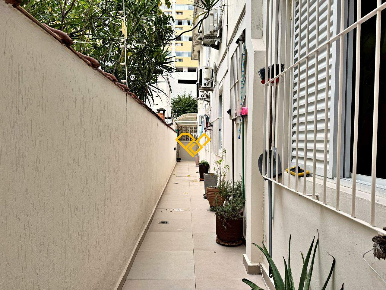 Sobreposta Baixa à venda no Boqueirão: Quintal lateral
