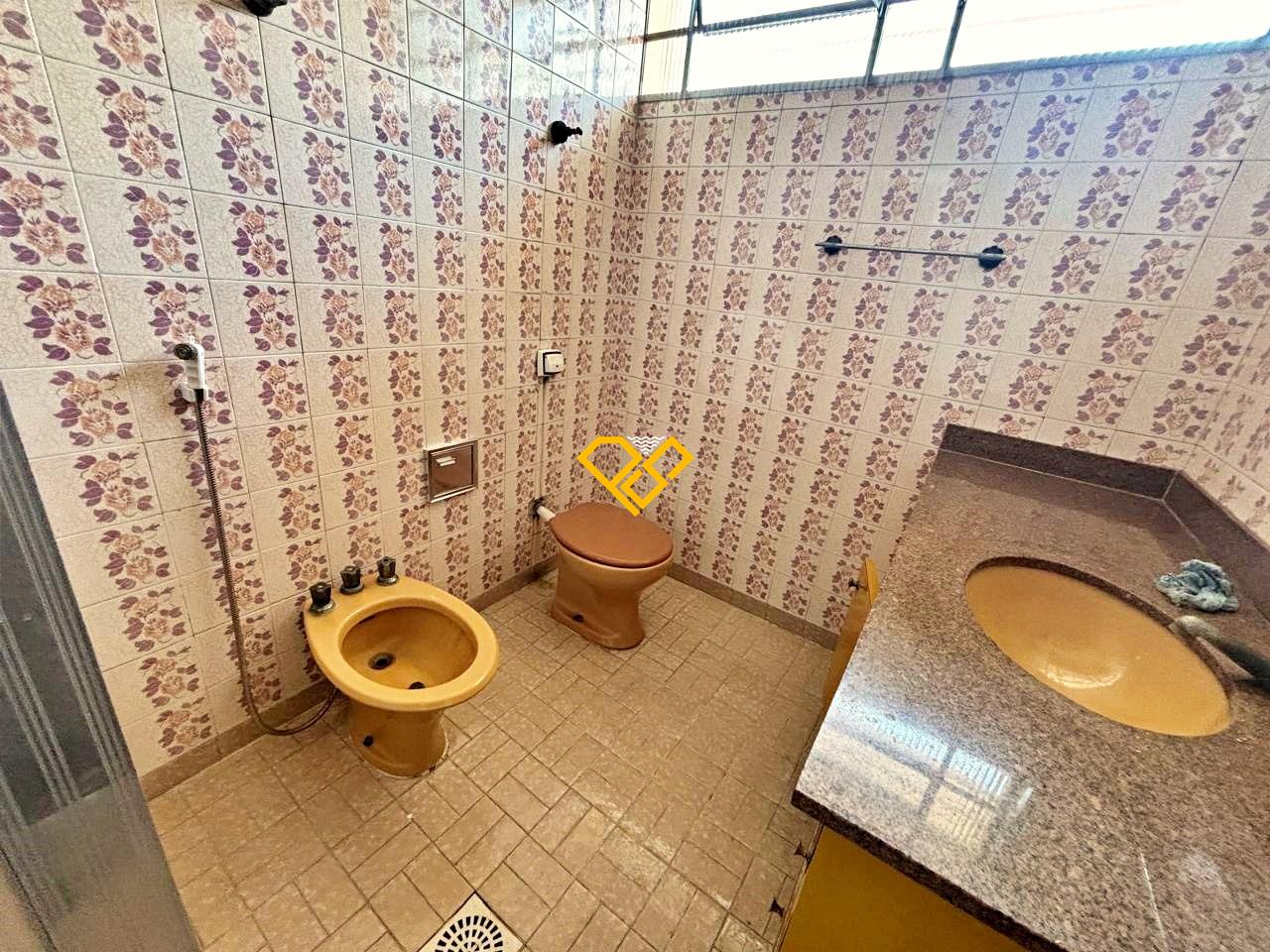 Sobrado à venda no Encruzilhada: 