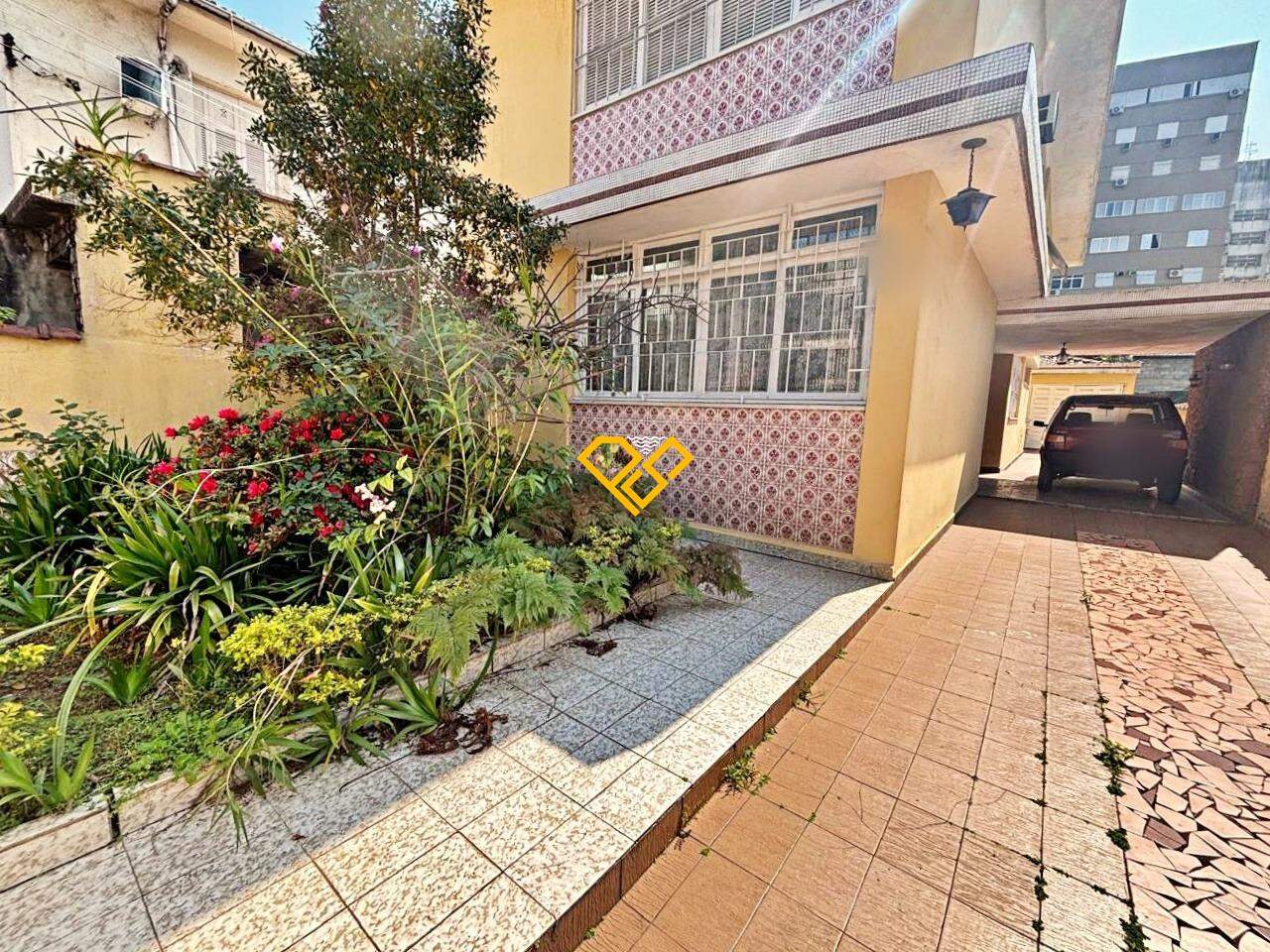 Sobrado à venda no Encruzilhada: 