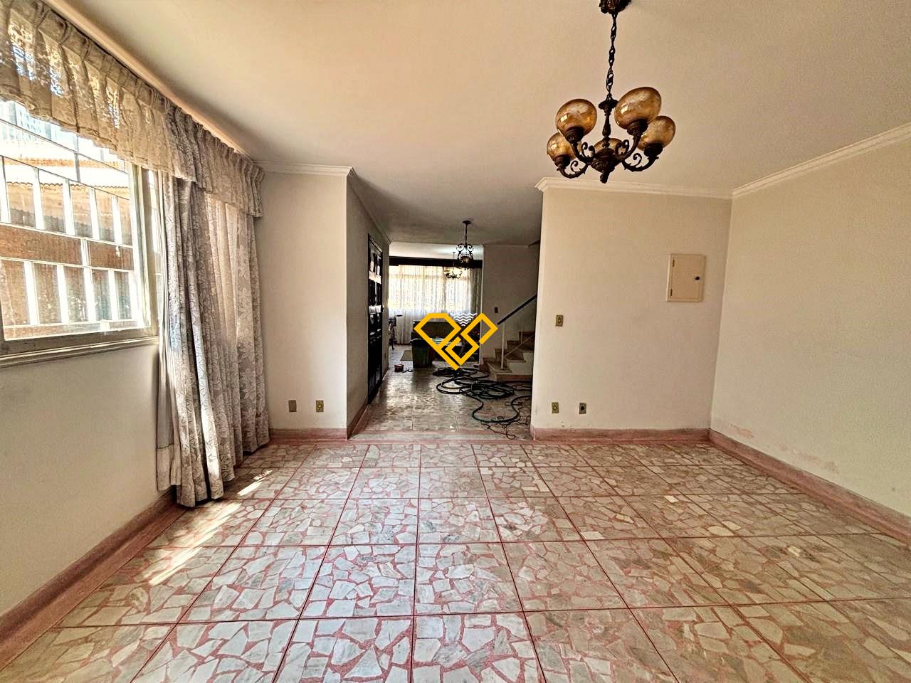 Sobrado à venda no Encruzilhada: 