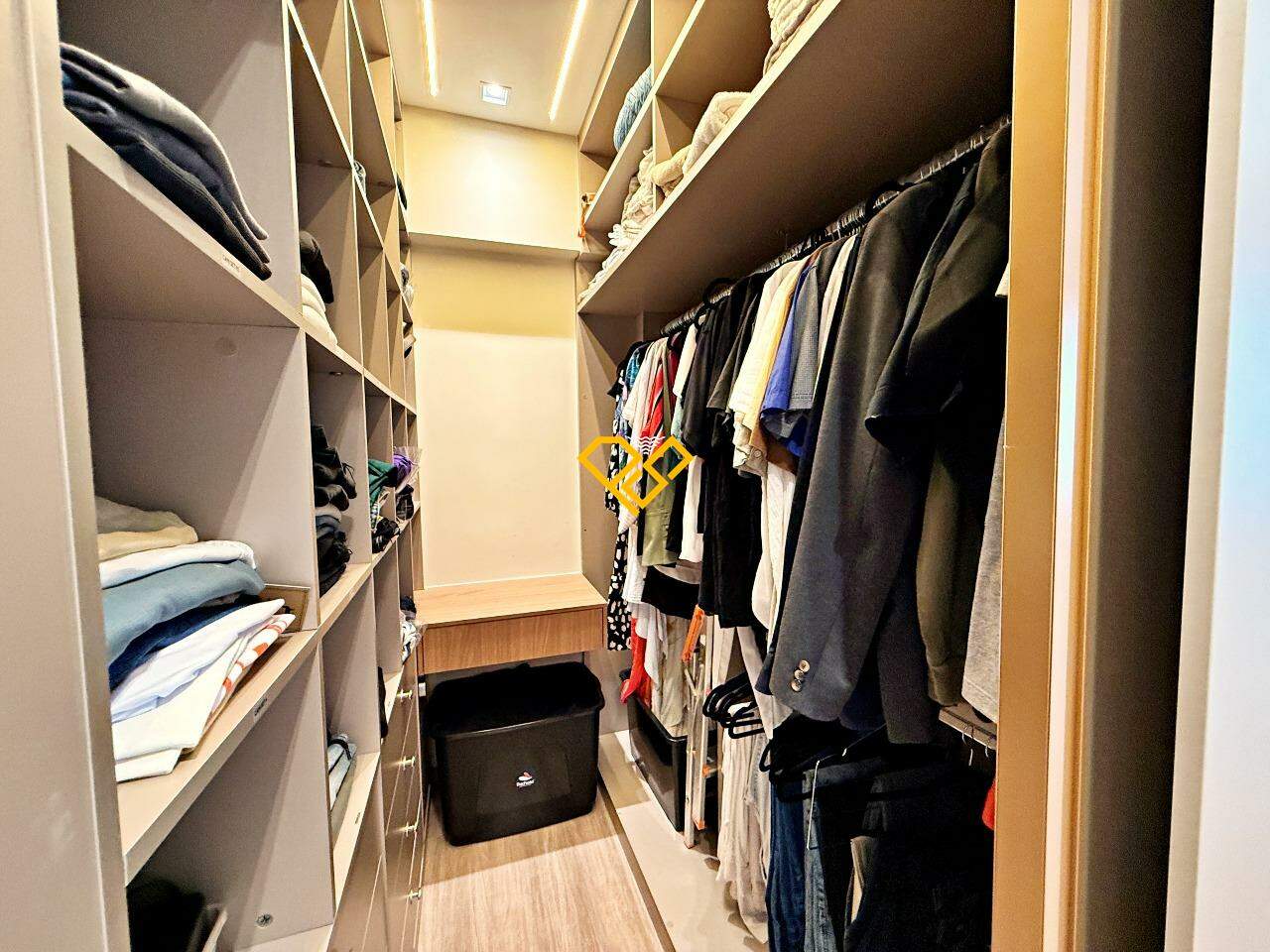 Apartamento à venda no Gonzaga: Dormitório 1 - suíte - closet