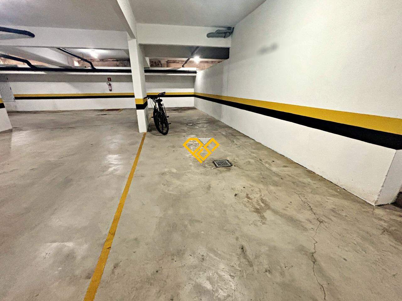 Apartamento à venda no Embaré: Garagem