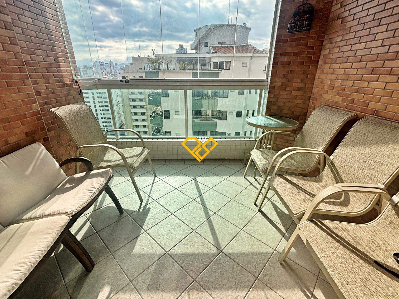 Apartamento à venda no Embaré: Varanda
