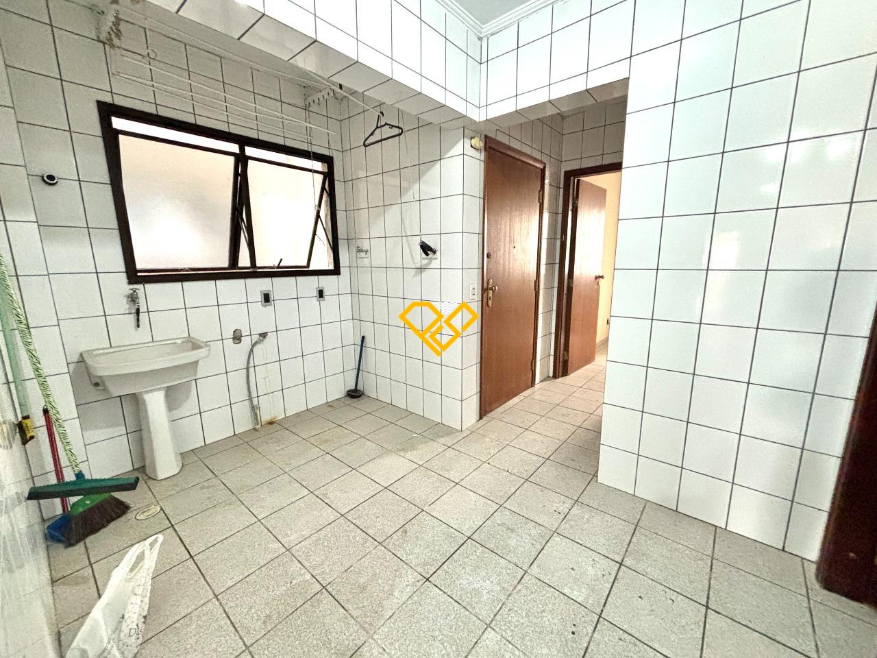 Apartamento à venda no Embaré: Área de serviço