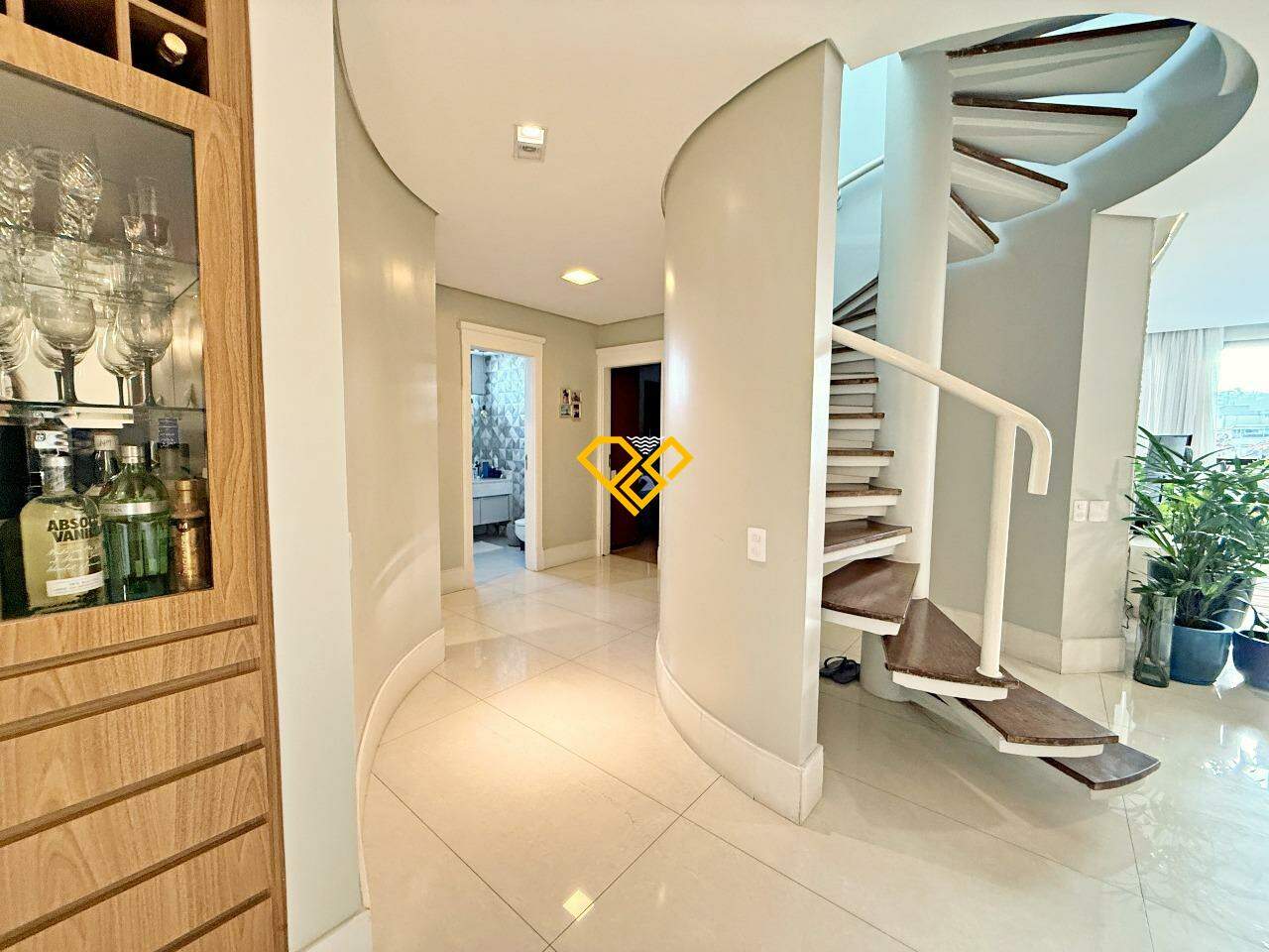 Cobertura à venda no Gonzaga: Acesso ao segundo piso