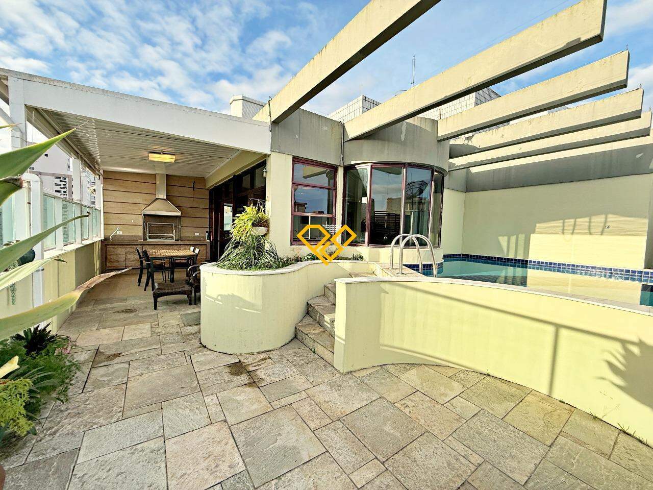 Cobertura à venda no Gonzaga: Piscina