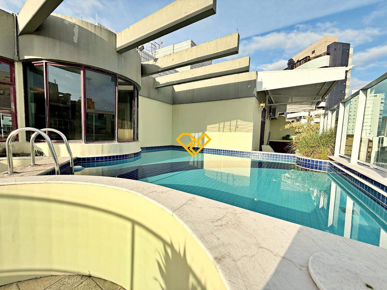 Cobertura à venda no Gonzaga: Piscina