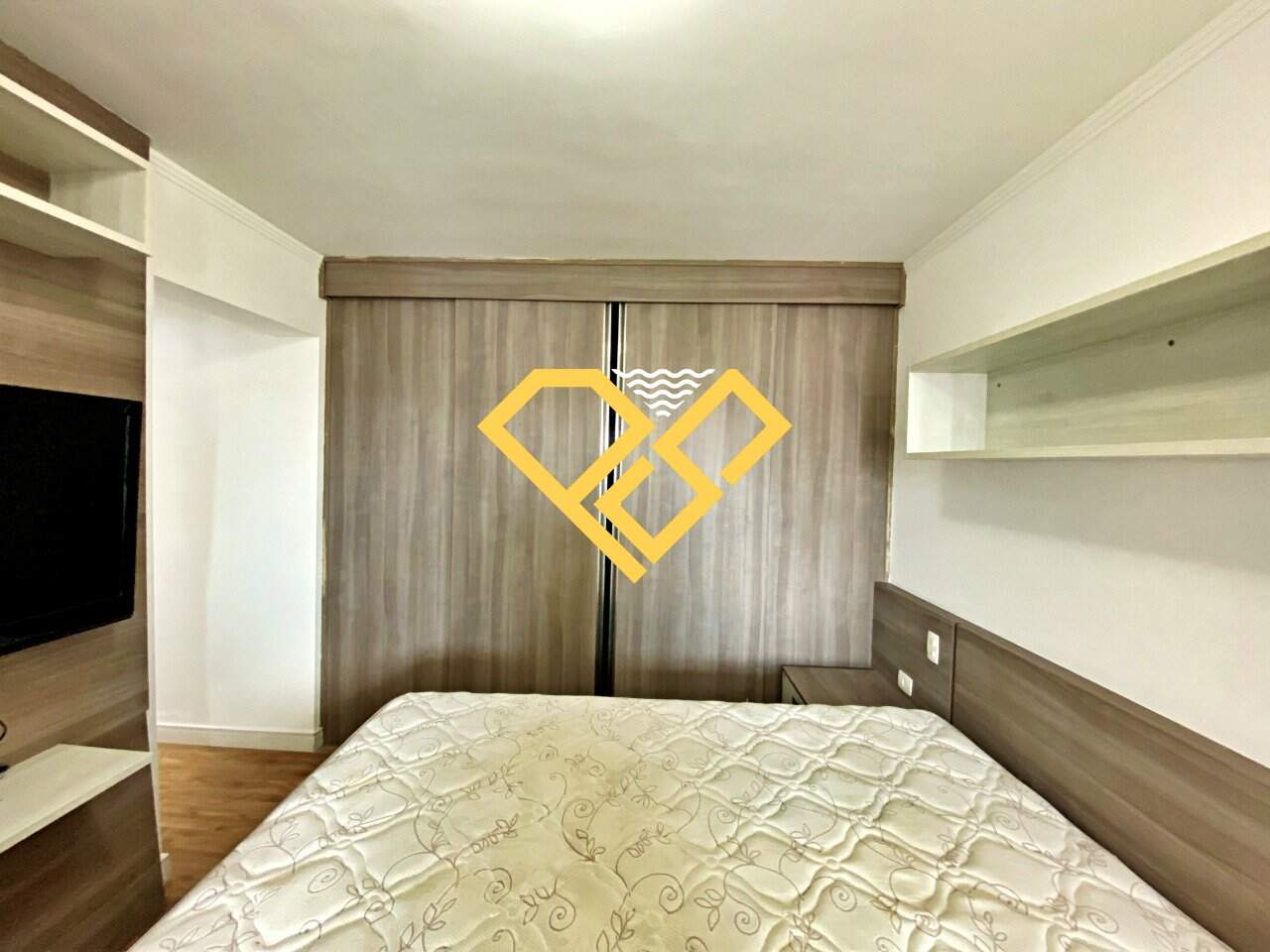 Apartamento à venda no Encruzilhada: SUÍTE