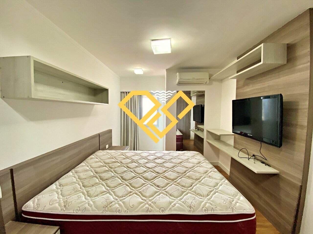 Apartamento à venda no Encruzilhada: SUÍTE