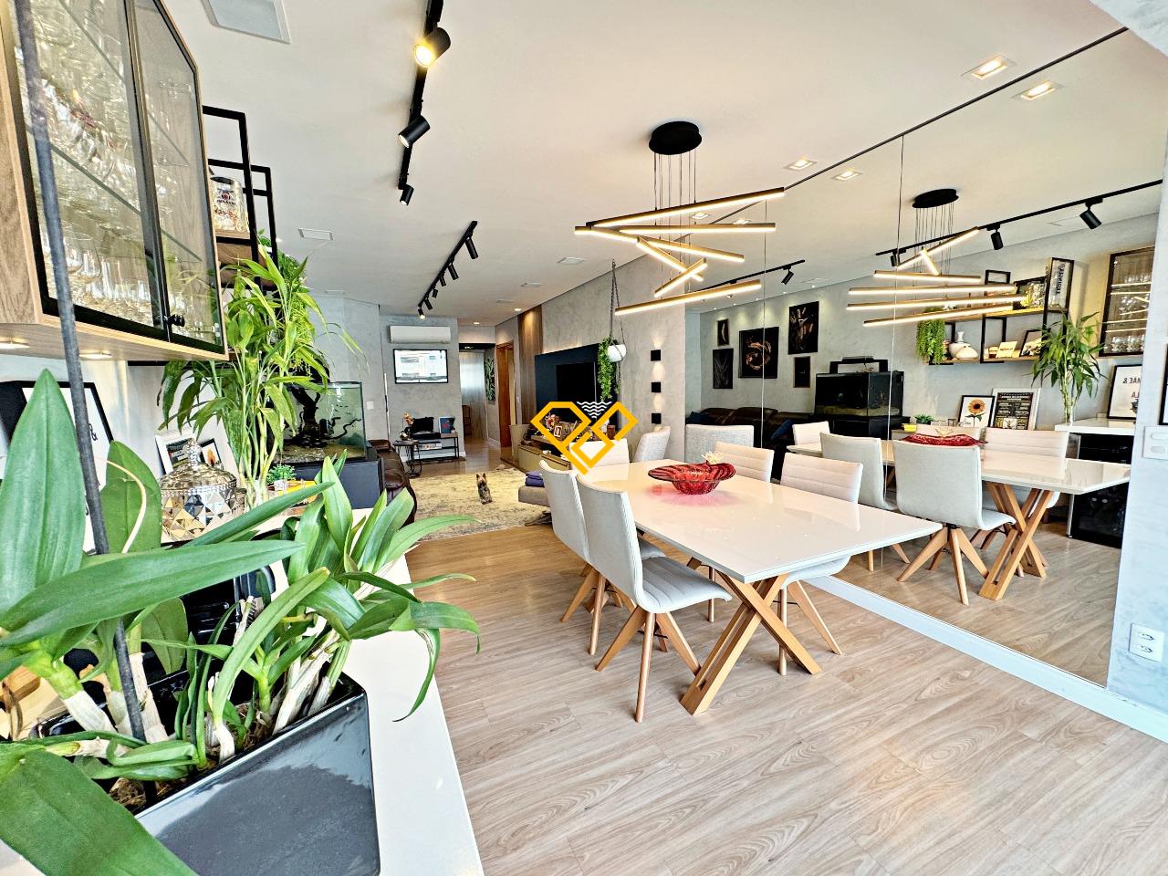 Apartamento à venda no Ponta da Praia: Sala