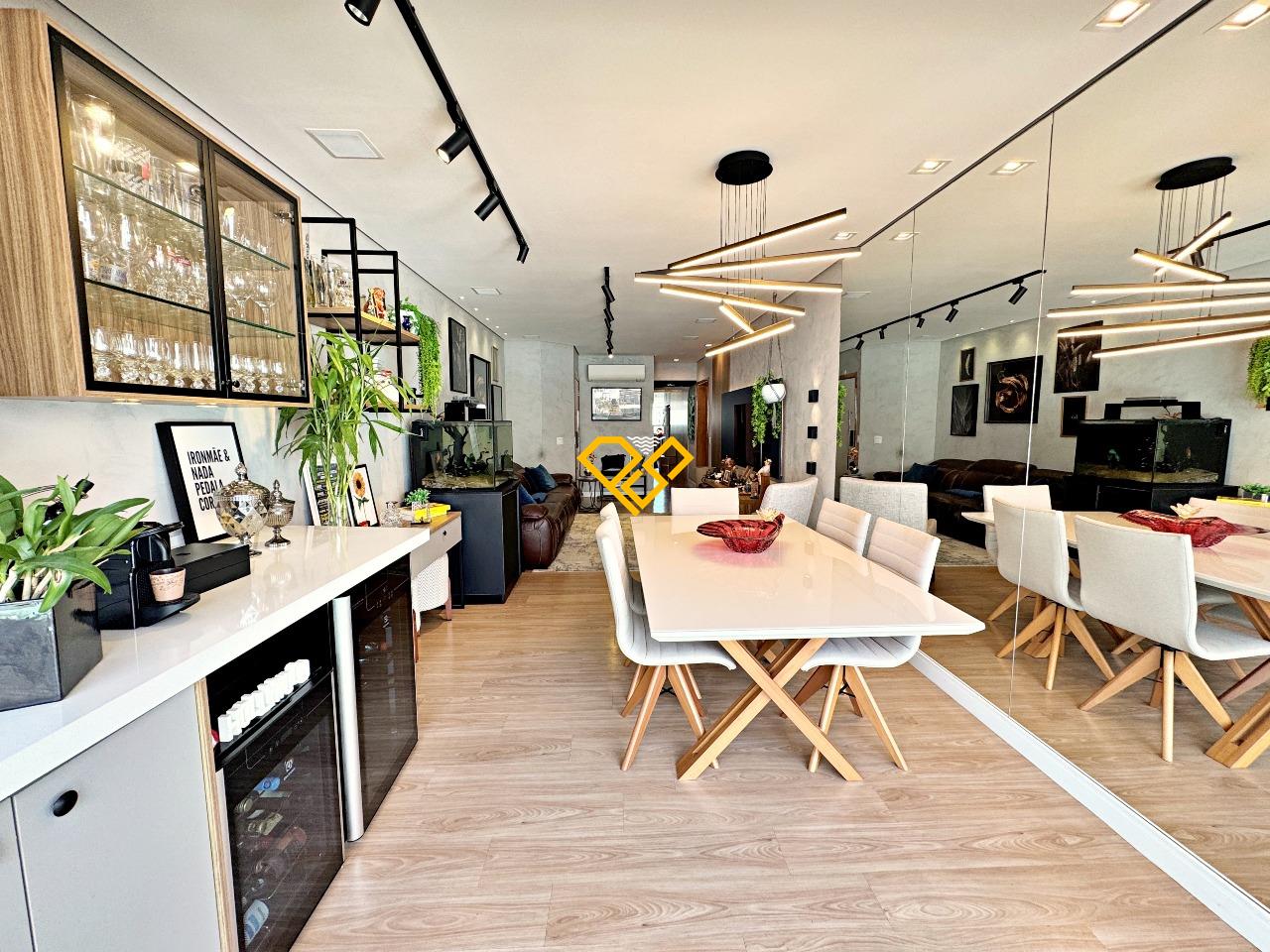 Apartamento à venda no Ponta da Praia: Sala