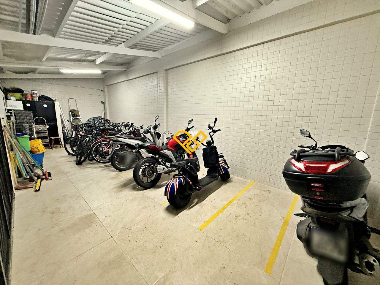 Apartamento à venda no Ponta da Praia: Garagem