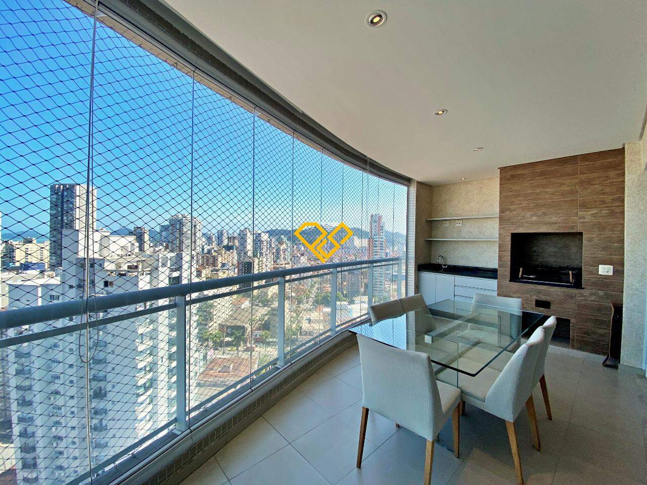 Apartamento à venda no Gonzaga: Varanda com churrasqueira